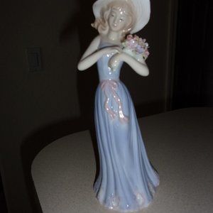 HOUSE OF LLOYDS CHERISHED MOMENTS FIGURINE
